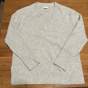 Nine West Light Gray V-Neck Sweater